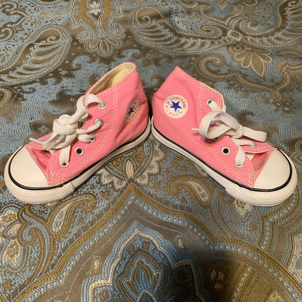 All Star Converse Brand New  Light Pink toddler kids size 6.